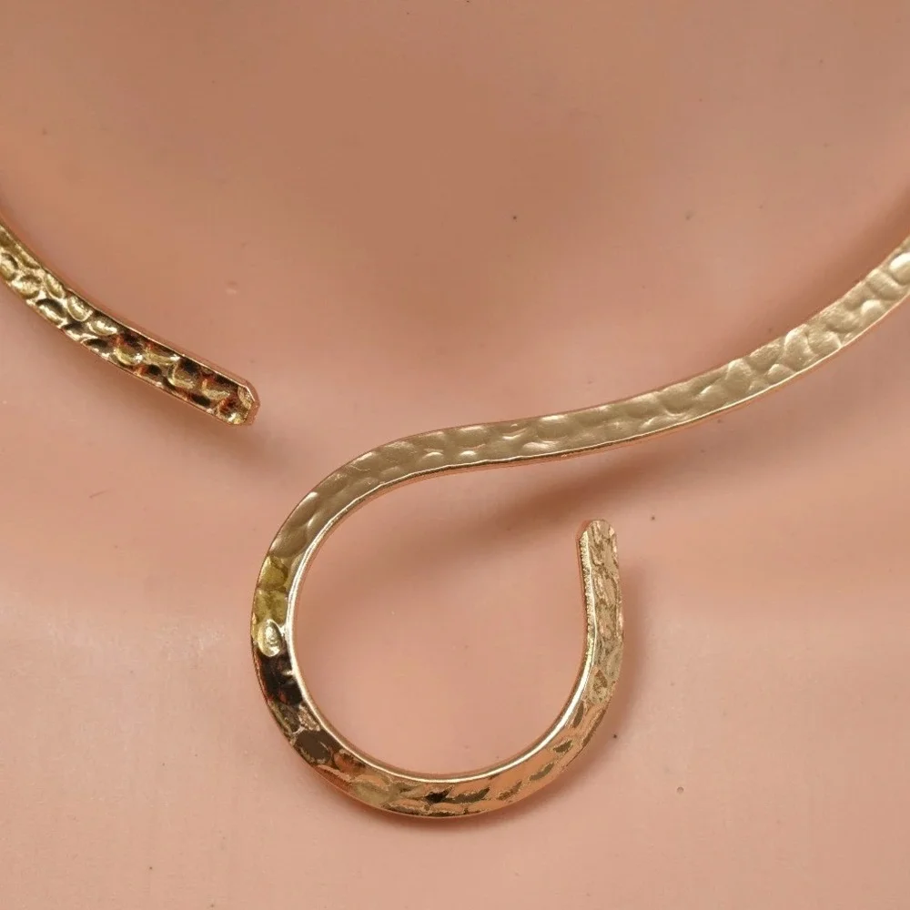 Hammered‎ Gold Tone Sculptural Open Collar Swirl Choker Statement Necklace